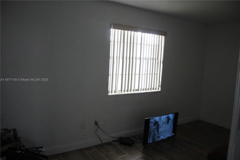 Villa ou maison à vendre à Miami, Floride: 4 chambres, 138.15 m2 № 1927515 - photo 7