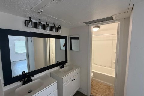 Condo in Orlando, Florida, 2 bedrooms  № 1848470 - photo 12