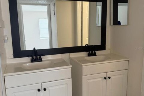 Condo in Orlando, Florida, 2 bedrooms  № 1848470 - photo 13