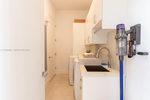 Снять в аренду кондоминиум в Майами, Флорида 2 спальни, 102.66м2, № 2005495 - фото 21