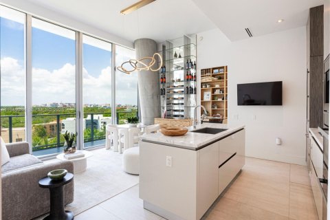 Кондоминиум с 2 спальнями в Майами, Флорида № 2005495