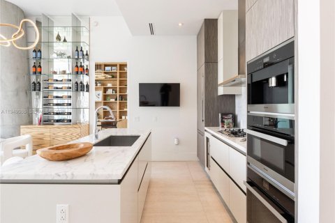 Снять в аренду кондоминиум в Майами, Флорида 2 спальни, 102.66м2, № 2005495 - фото 3