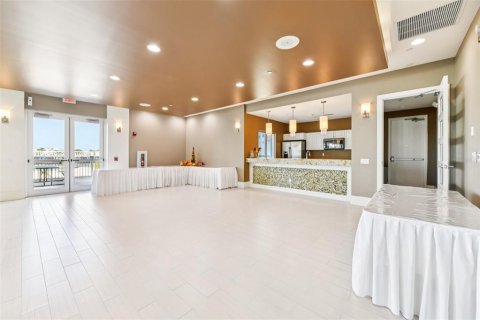 Condo in Daytona Beach, Florida, 2 bedrooms № 2143521 - photo 30