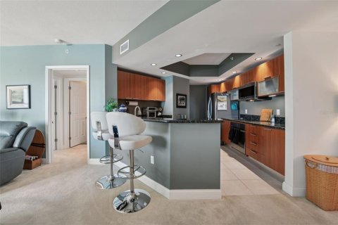 Condo in Daytona Beach, Florida, 2 bedrooms № 2143521 - photo 4