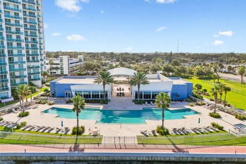 Condo in Daytona Beach, Florida, 2 bedrooms № 2143521 - photo 22