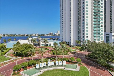 Condo in Daytona Beach, Florida, 2 bedrooms № 2143521 - photo 21