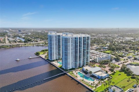 Condo in Daytona Beach, Florida, 2 bedrooms № 2143521 - photo 20
