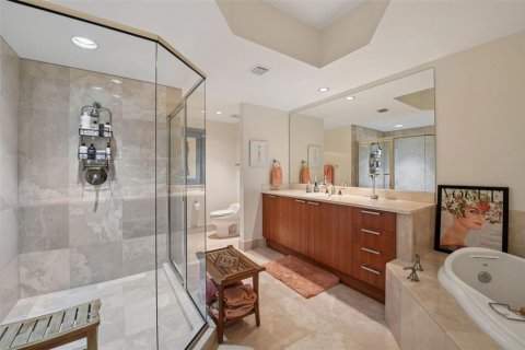 Condo in Daytona Beach, Florida, 2 bedrooms № 2143521 - photo 13