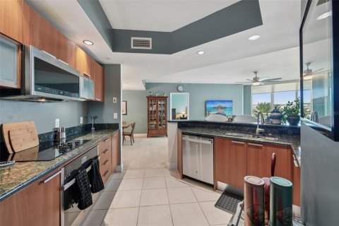 Condo in Daytona Beach, Florida, 2 bedrooms № 2143521 - photo 6