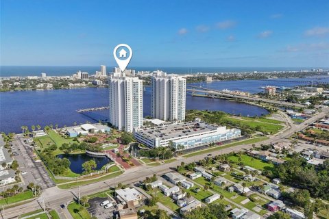 Condo in Daytona Beach, Florida, 2 bedrooms  № 2143521