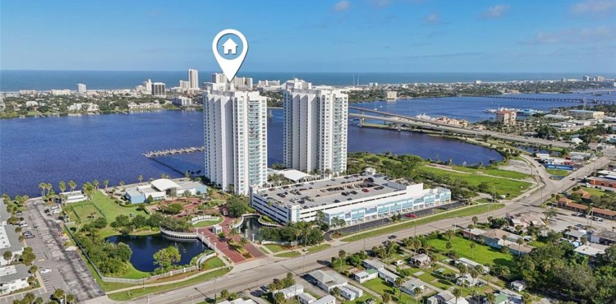 Condo in Daytona Beach, Florida, 2 bedrooms № 2143521