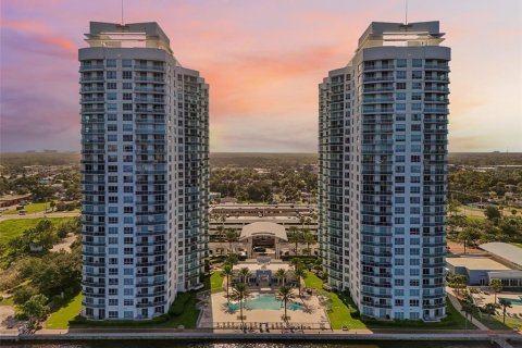 Condo in Daytona Beach, Florida, 2 bedrooms № 2143521 - photo 19