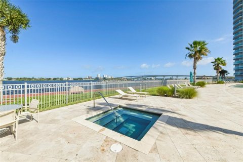 Condo in Daytona Beach, Florida, 2 bedrooms № 2143521 - photo 24