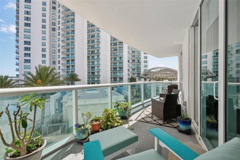 Condo in Daytona Beach, Florida, 2 bedrooms № 2143521 - photo 18