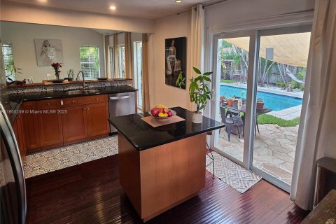Casa en venta en Miami Beach, Florida, 4 dormitorios, 203.46 m2 № 1956429 - foto 19