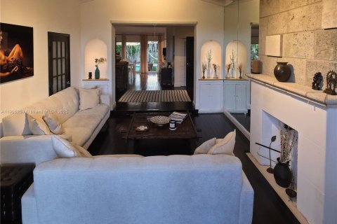 Casa en venta en Miami Beach, Florida, 4 dormitorios, 203.46 m2 № 1956429 - foto 3