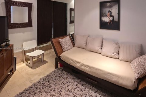 Casa en venta en Miami Beach, Florida, 4 dormitorios, 203.46 m2 № 1956429 - foto 28