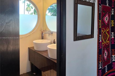 Casa en venta en Miami Beach, Florida, 4 dormitorios, 203.46 m2 № 1956429 - foto 9