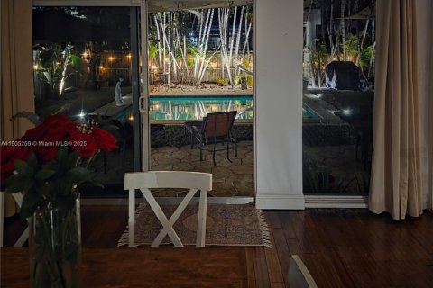 Casa en venta en Miami Beach, Florida, 4 dormitorios, 203.46 m2 № 1956429 - foto 2