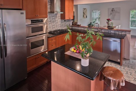 Casa en venta en Miami Beach, Florida, 4 dormitorios, 203.46 m2 № 1956429 - foto 20