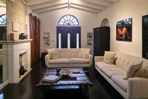 Casa en venta en Miami Beach, Florida, 4 dormitorios, 203.46 m2 № 1956429 - foto 6