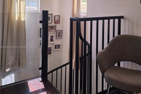 Casa en venta en Miami Beach, Florida, 4 dormitorios, 203.46 m2 № 1956429 - foto 14