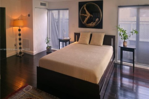 Casa en venta en Miami Beach, Florida, 4 dormitorios, 203.46 m2 № 1956429 - foto 15