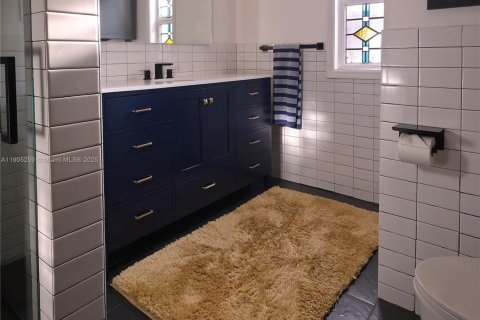 Casa en venta en Miami Beach, Florida, 4 dormitorios, 203.46 m2 № 1956429 - foto 23