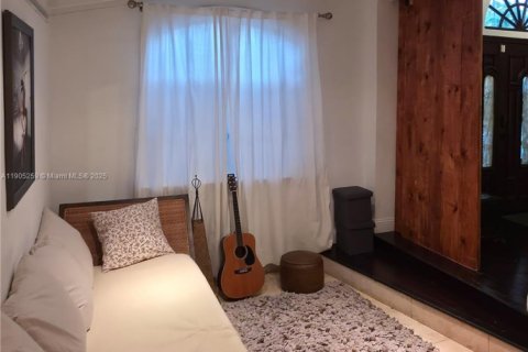 Casa en venta en Miami Beach, Florida, 4 dormitorios, 203.46 m2 № 1956429 - foto 27