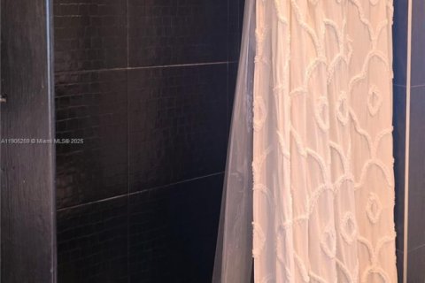 Casa en venta en Miami Beach, Florida, 4 dormitorios, 203.46 m2 № 1956429 - foto 11