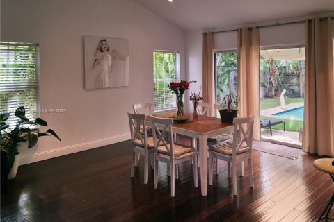 Casa en venta en Miami Beach, Florida, 4 dormitorios, 203.46 m2 № 1956429 - foto 4