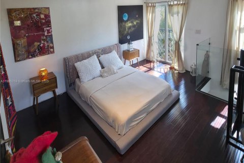 Casa en venta en Miami Beach, Florida, 4 dormitorios, 203.46 m2 № 1956429 - foto 13
