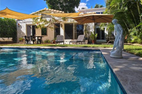 Casa en venta en Miami Beach, Florida, 4 dormitorios, 203.46 m2 № 1956429 - foto 1