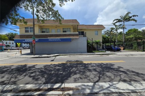 Commercial property in Miami, Florida № 2158609 - photo 3