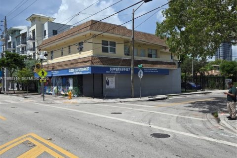 Commercial property in Miami, Florida № 2158609