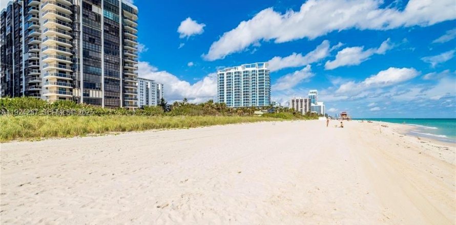 Кондоминиум с 1 спальней в Майами-Бич, Флорида № 1982602