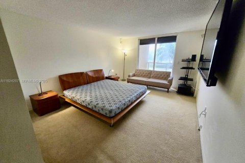 Снять в аренду кондоминиум в Майами-Бич, Флорида 1 спальня, 127.37м2, № 1982602 - фото 18