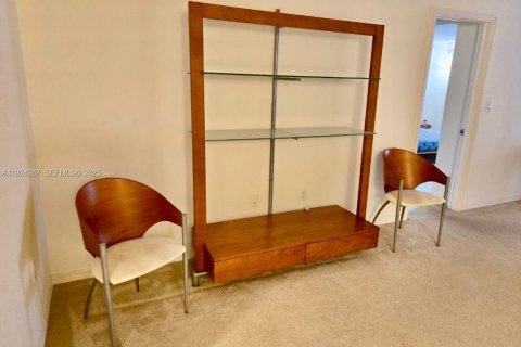 Снять в аренду кондоминиум в Майами-Бич, Флорида 1 спальня, 127.37м2, № 1982602 - фото 7