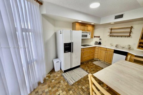 Снять в аренду кондоминиум в Майами-Бич, Флорида 1 спальня, 127.37м2, № 1982602 - фото 11