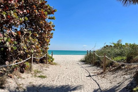 Снять в аренду кондоминиум в Майами-Бич, Флорида 1 спальня, 127.37м2, № 1982602 - фото 20