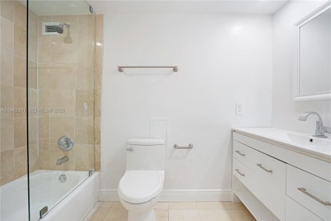 Appartement à louer à Miami Beach, Floride: 2 chambres, 46645.67 m2 № 1999275 - photo 8