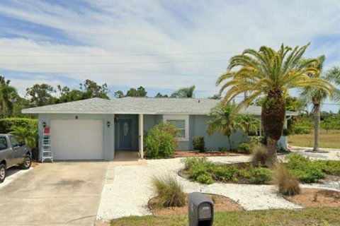 House in Rotonda, Florida 2 bedrooms, 128.95 sq.m. № 1437204 - photo 1