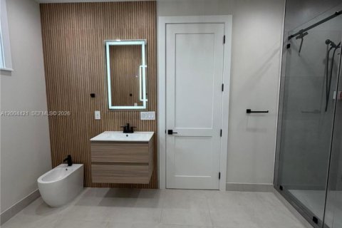 Casa en venta en Islamorada, Village of Islands, Florida, 5 dormitorios, 330.64 m2 № 2071094 - foto 22