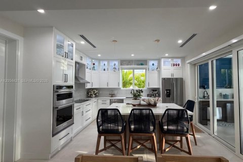Casa en venta en Islamorada, Village of Islands, Florida, 5 dormitorios, 330.64 m2 № 2071094 - foto 9
