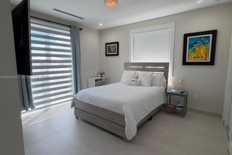 Casa en venta en Islamorada, Village of Islands, Florida, 5 dormitorios, 330.64 m2 № 2071094 - foto 30