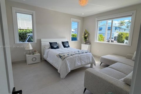 Casa en venta en Islamorada, Village of Islands, Florida, 5 dormitorios, 330.64 m2 № 2071094 - foto 14