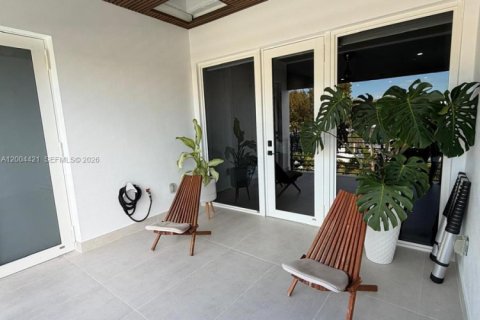 Casa en venta en Islamorada, Village of Islands, Florida, 5 dormitorios, 330.64 m2 № 2071094 - foto 18