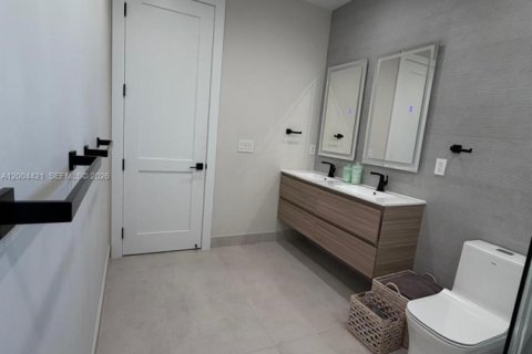 Casa en venta en Islamorada, Village of Islands, Florida, 5 dormitorios, 330.64 m2 № 2071094 - foto 27