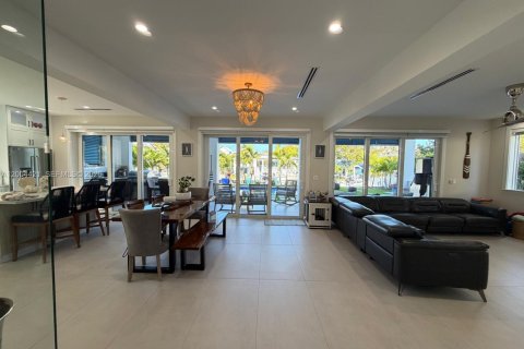 Casa en venta en Islamorada, Village of Islands, Florida, 5 dormitorios, 330.64 m2 № 2071094 - foto 8