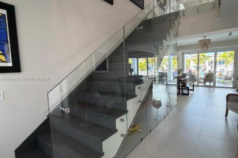 Casa en venta en Islamorada, Village of Islands, Florida, 5 dormitorios, 330.64 m2 № 2071094 - foto 10